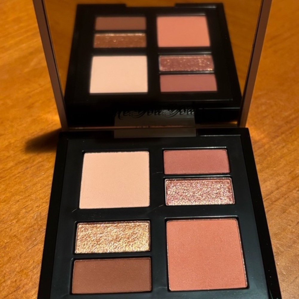 GXVE Eye See In Color Multidimensional Eyeshadow Palette